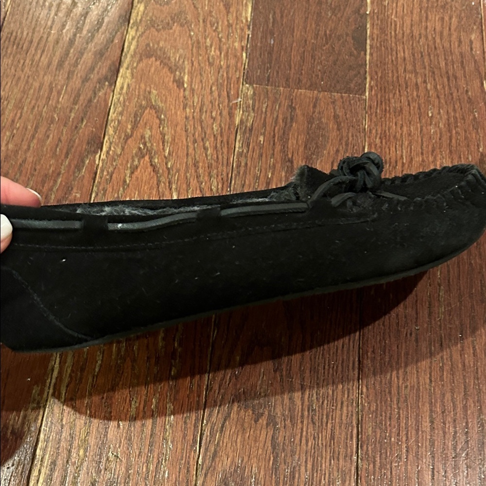 Minnetonka Women's Classic Black Moccasins - Picture 7 of 10